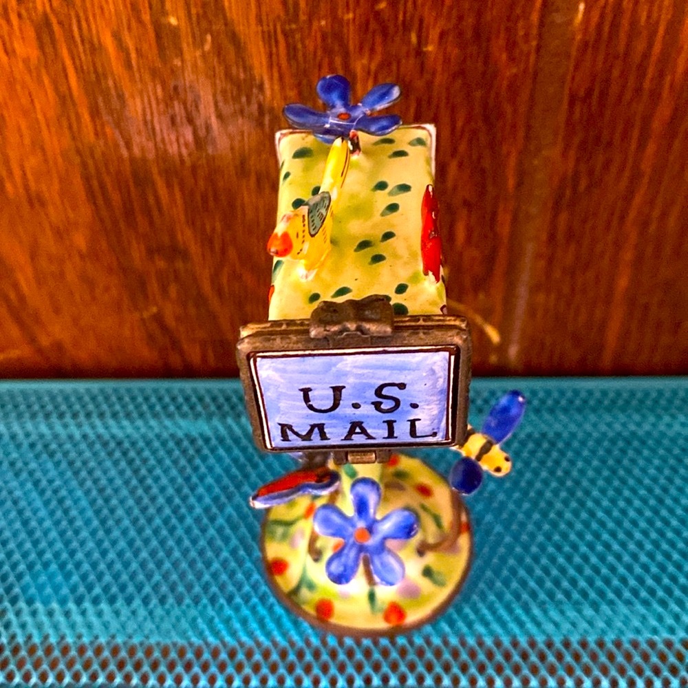 SALE🐦‍⬛1999 Kelvin Chen Hand-painted Enamel Birdhouse/Mailbox Trinket Box
